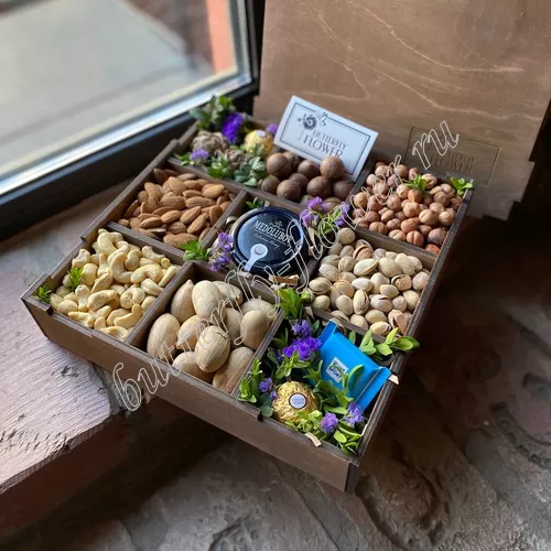 BOX "Летнее ассорти орехов"